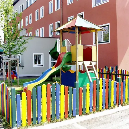 فندق Servus Europa 3*